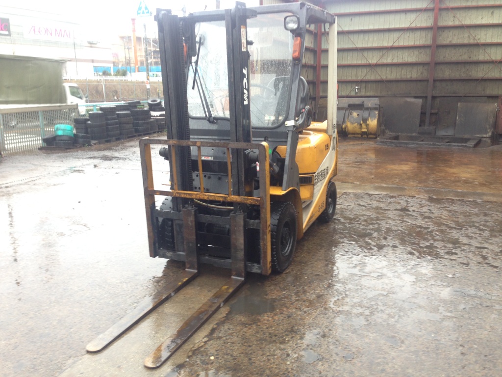 Xe n&acirc;ng động cơ cũ hiệu TCM MODEL FD15T9H